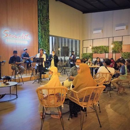 Front One King Hotel Tuban Tuban  Esterno foto