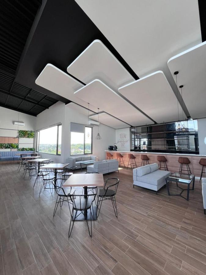 Front One King Hotel Tuban Tuban  Esterno foto