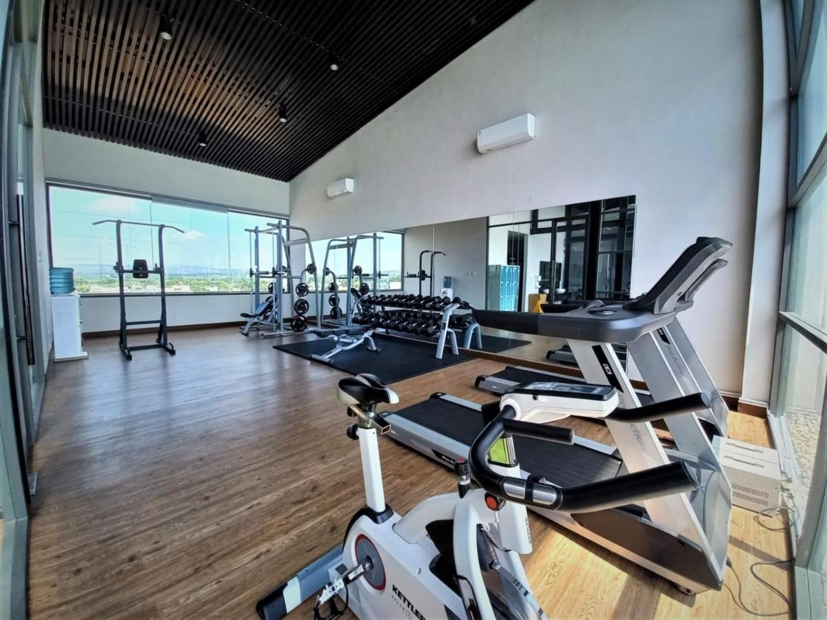 Front One King Hotel Tuban Tuban  Esterno foto